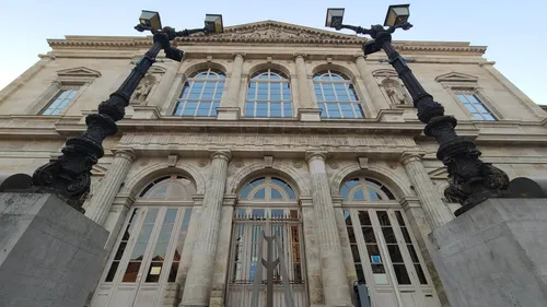 Boulogne: 9 hommes jugés pour avoir participé à des tabassages de...