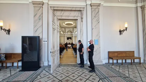 8 membres d'une "milice" anti-migrants condamnés par le tribunal de...