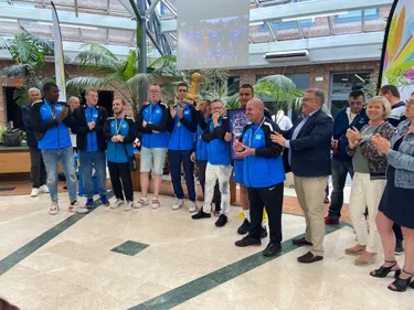 Les footballeurs de la section adaptée de Grande-Synthe champions...