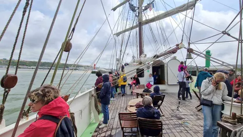 "On se prend pour un corsaire": sortie en mer à bord d'un vieux...