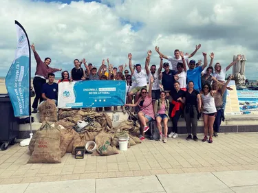 Nouvelle grosse opération de Dk Clean Up pour nettoyer la plage de...