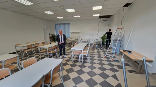 Sas d'entrée, cantine, rampe PMR: du changement à l'école...