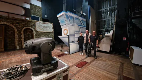 Eclairagiste, cintrière, chef plateau: dans l’ombre pour faire le...