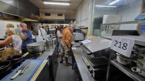 Boulogne: les enchères du mobilier du bar Hamiot ont attiré du...