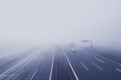 Attention au brouillard sur l'A16, accident et bouchons à Loon-Plage