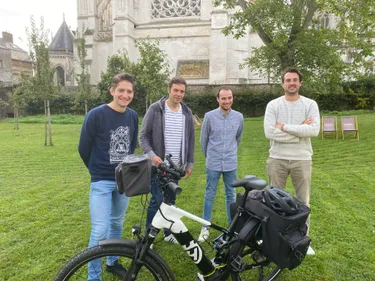 Il va sillonner toute la région sur un vélo pour y découvrir les...