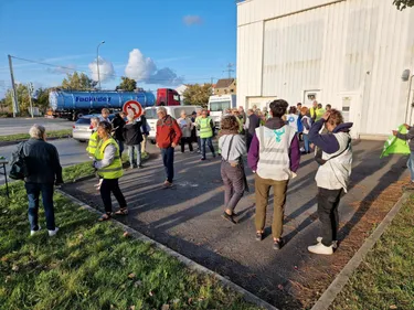 La colère des associations d’aide aux migrants sur le camp de...