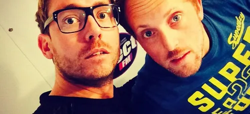 Jérémy et Guillaume offrent des roses pour la Saint Valentin