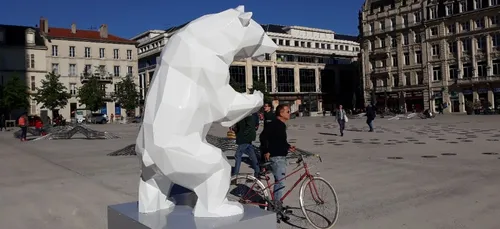 Nancy : Les animaux de Richard Orlinski envahissent la Cité Ducale