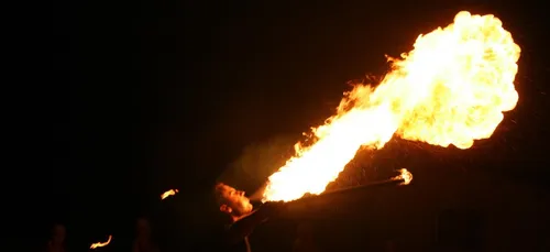 Lorraine :  une femme se brûle le visage en crachant le feu