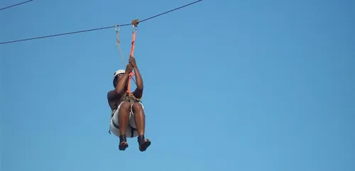 Moselle : Une tyrolienne débarque à Metz Plage