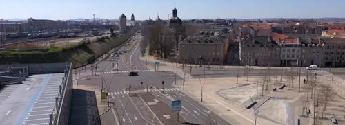 Confinement: un drone film Metz quasiment vide