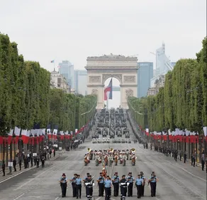 Coronavirus: des pétitions pour voir les soignants au défilé du 14...