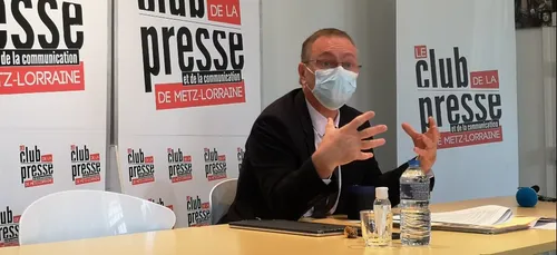 "L’école est un lieu de sécurité par rapport au virus", selon...