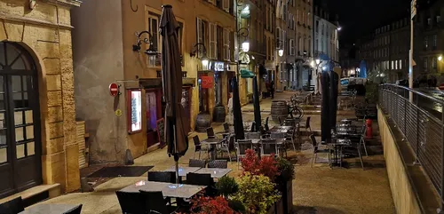 Covid-19 : fermeture des bars et restaurants dès 22h dans la...