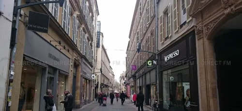 Le port du masque obligatoire aux abords des commerces dans toute...