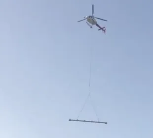 Vidéo: La pose de la dernière partie de la Tribune Sud au Stade...