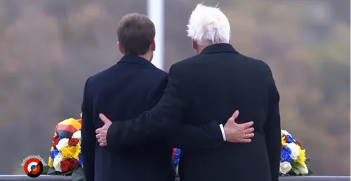 HOMMAGE | Emmanuel Macron et son homologue allemand au...