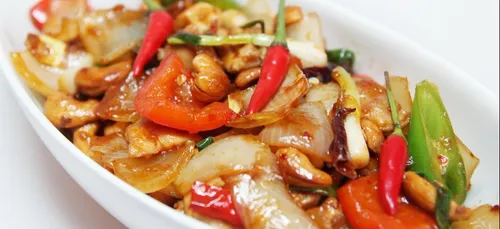 POÊLEE DE DINDE AUX NOIX DE CAJOU