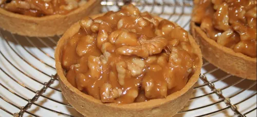 TARTELETTES AUX NOIX PIGNONS ET MIEL