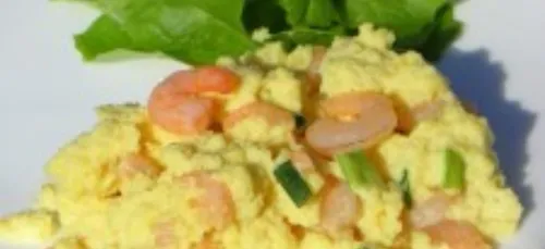 OEUFS BROUILLES AUX CREVETTES