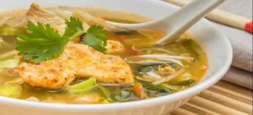 BOUILLON DE RESTES DE VOLAILLE AUX CHAMPIGNONS