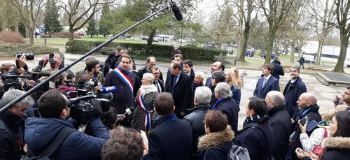 LE PREMIER MINISTRE AUX COTEAUX