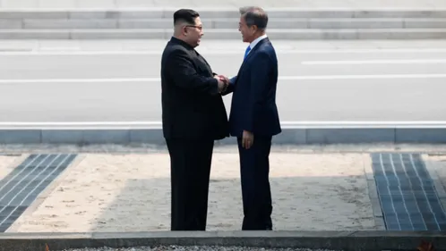 L'ESSENTIEL DE L'ACTU | Poignée de main historique en Corée