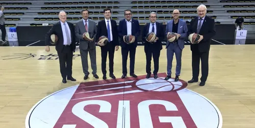 UNE BANQUE A QUI PARLER DE BASKET-BALL