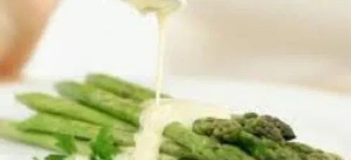 ASPERGES D’ALSACE ET SAUCE AU RAIFORT