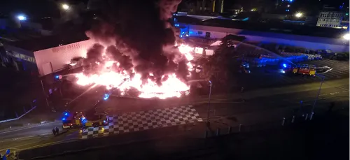FEU NOCTURNE AU PORT DU RHIN