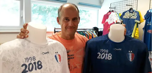 LES DEUX ETOILES DE DEFIL