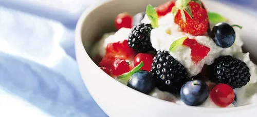 Bayadère de fruits rouges à la mousse de mascarpone