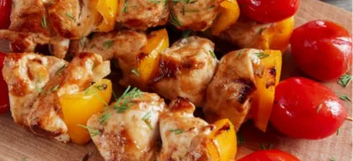 Brochettes de porc aux légumes