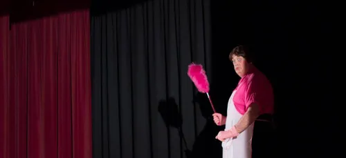 UNE QUEUE LEU LEU D'ADIEU