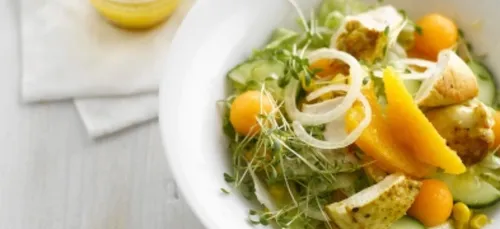 Salade de melon, concombre, orange et poulet