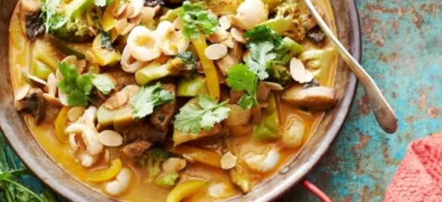 Ragoût d’agneau aux poivrons, brocolis et noix de macadamia