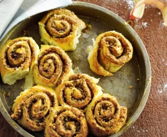 Rouleaux feuilletés aux noix et à la pomme