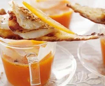 Pétales de saint-jacques sur velouté de potiron