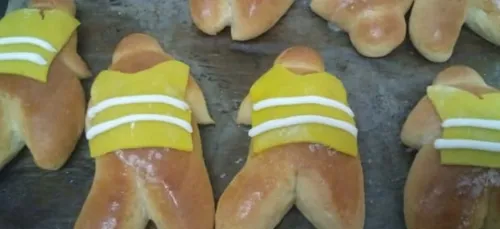 INSOLITE | Des mannala déguisés en « gilets jaunes » dans une...