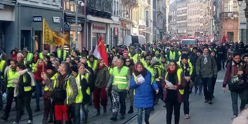 SOCIAL | Gilets jaunes et gilets rouges de concert