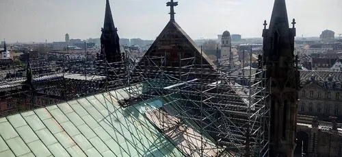NOTRE DAME | Sous le toit de la cathédrale de Strasbourg, la...