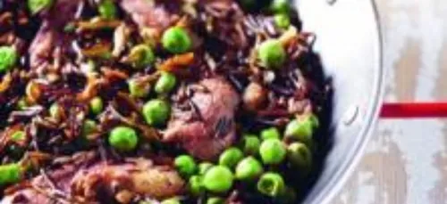 Paella au canard, au riz sauvage et aux petits pois