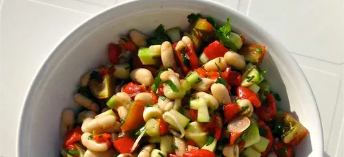Salade de haricots blancs aux deux tomates