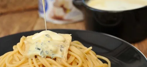 Spaghettis complets au bleu et aux courgettes