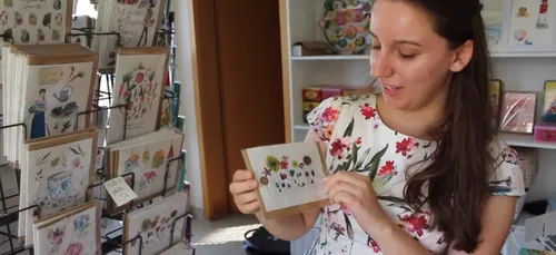 VUE SUR M6 | Lucie Burckel surfe sur le succès de ses "cartes de...