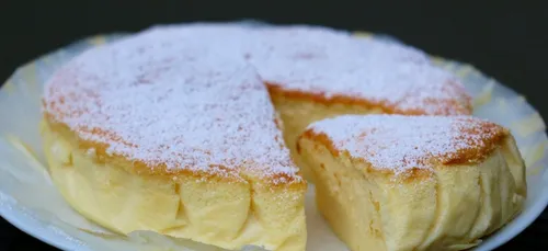 Cheesecake japonais ou gâteau soufflé au chocolat blanc
