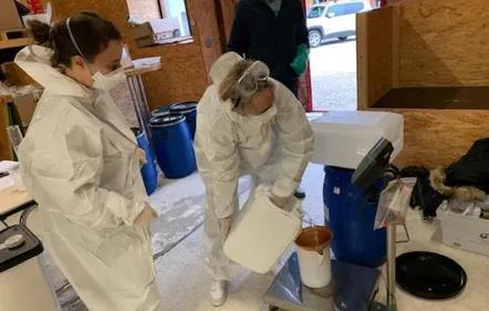 CORONAVIRUS | Les initiatives se multiplient pour fabriquer du gel...