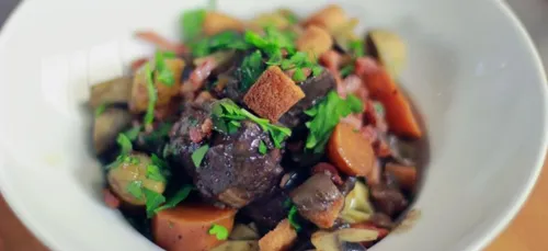 Délicieux bœuf bourguignon et ses pâtes fraiches