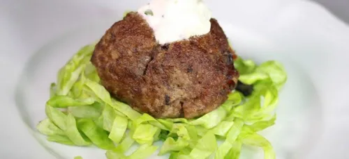Boulettes de bœuf aux raisins secs et sauce fromagère